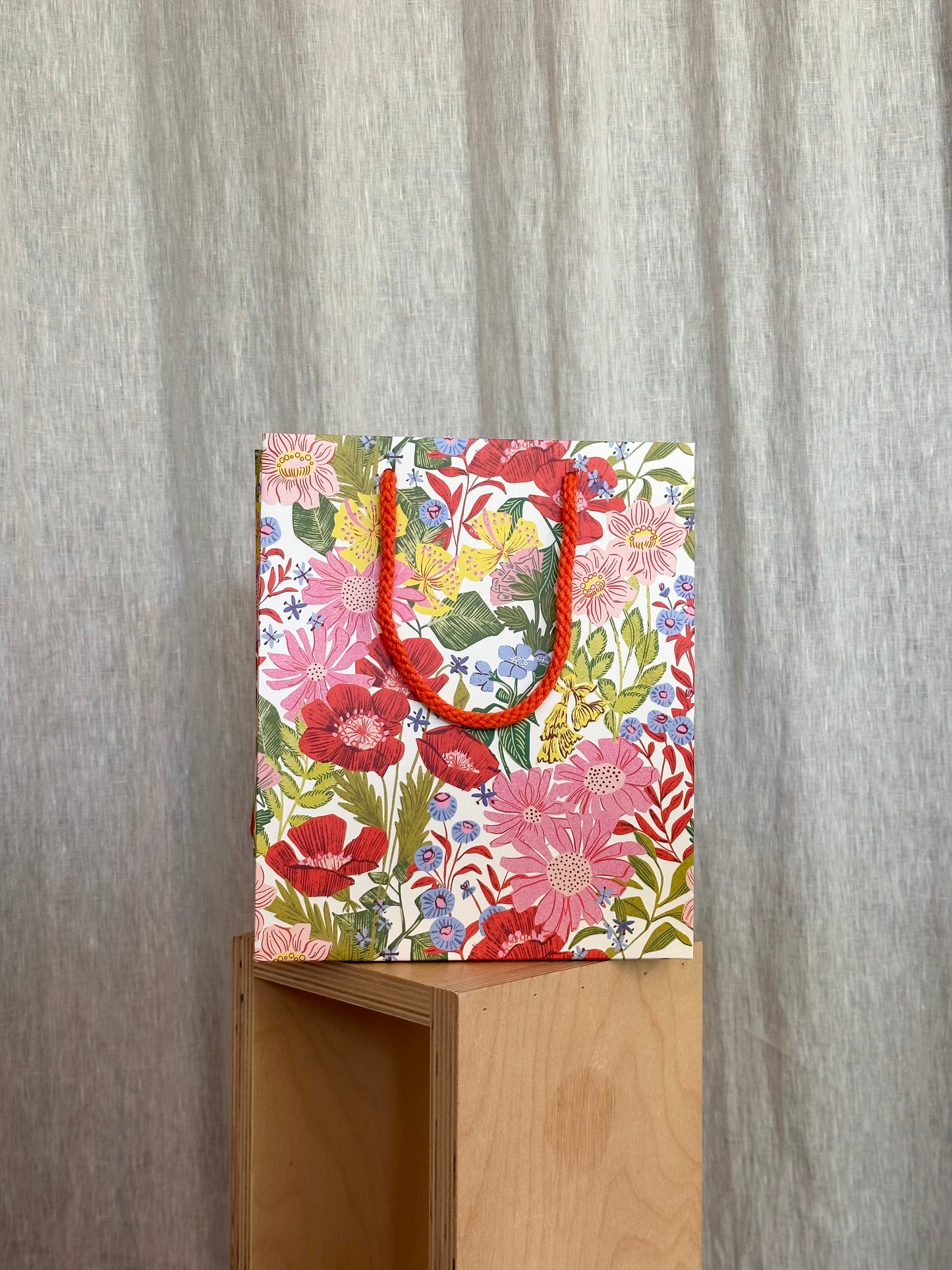 Our Love Only Grows | Gift bag - Medium