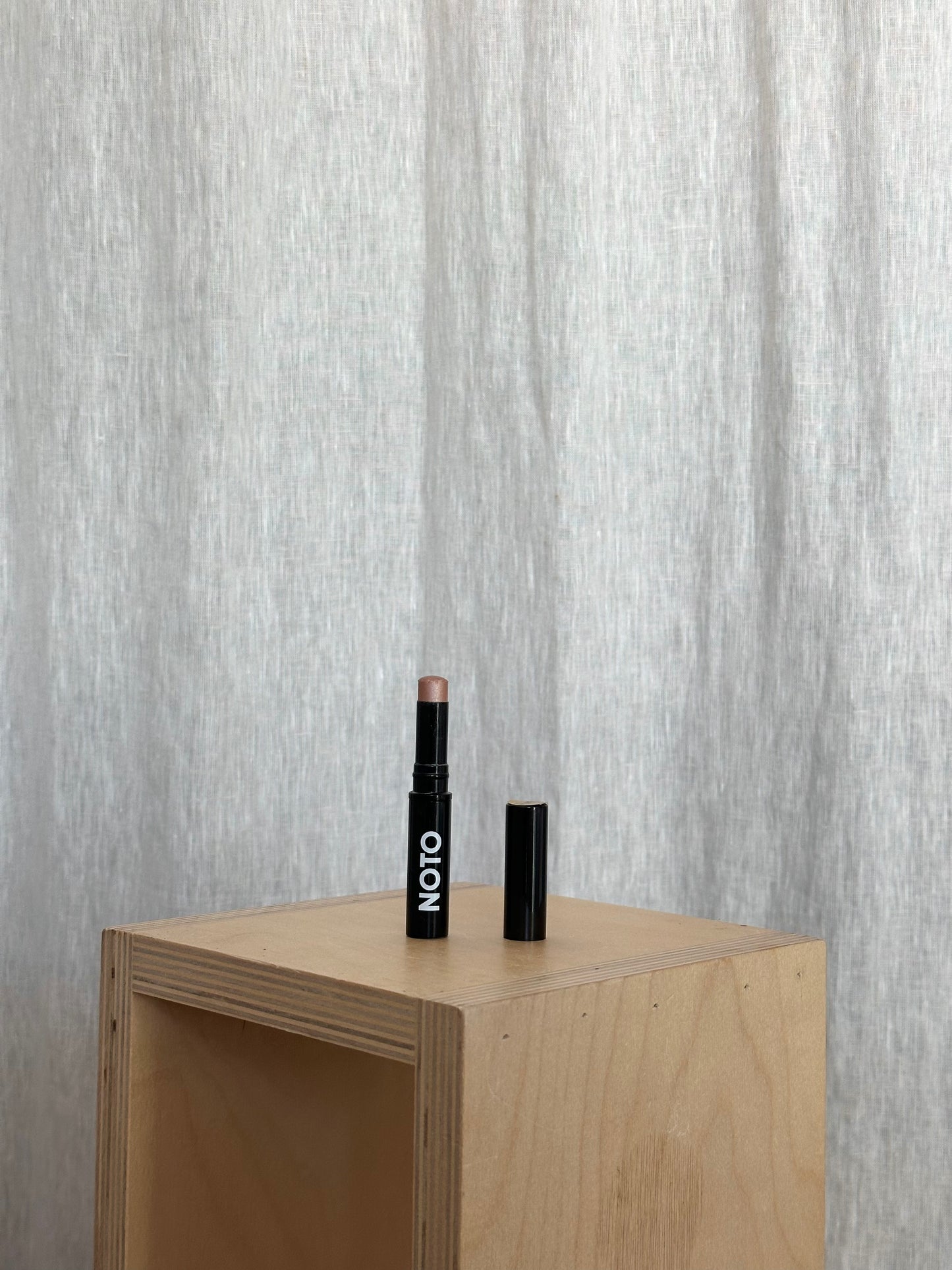 Hydra Highlighter Stick // Face + Body