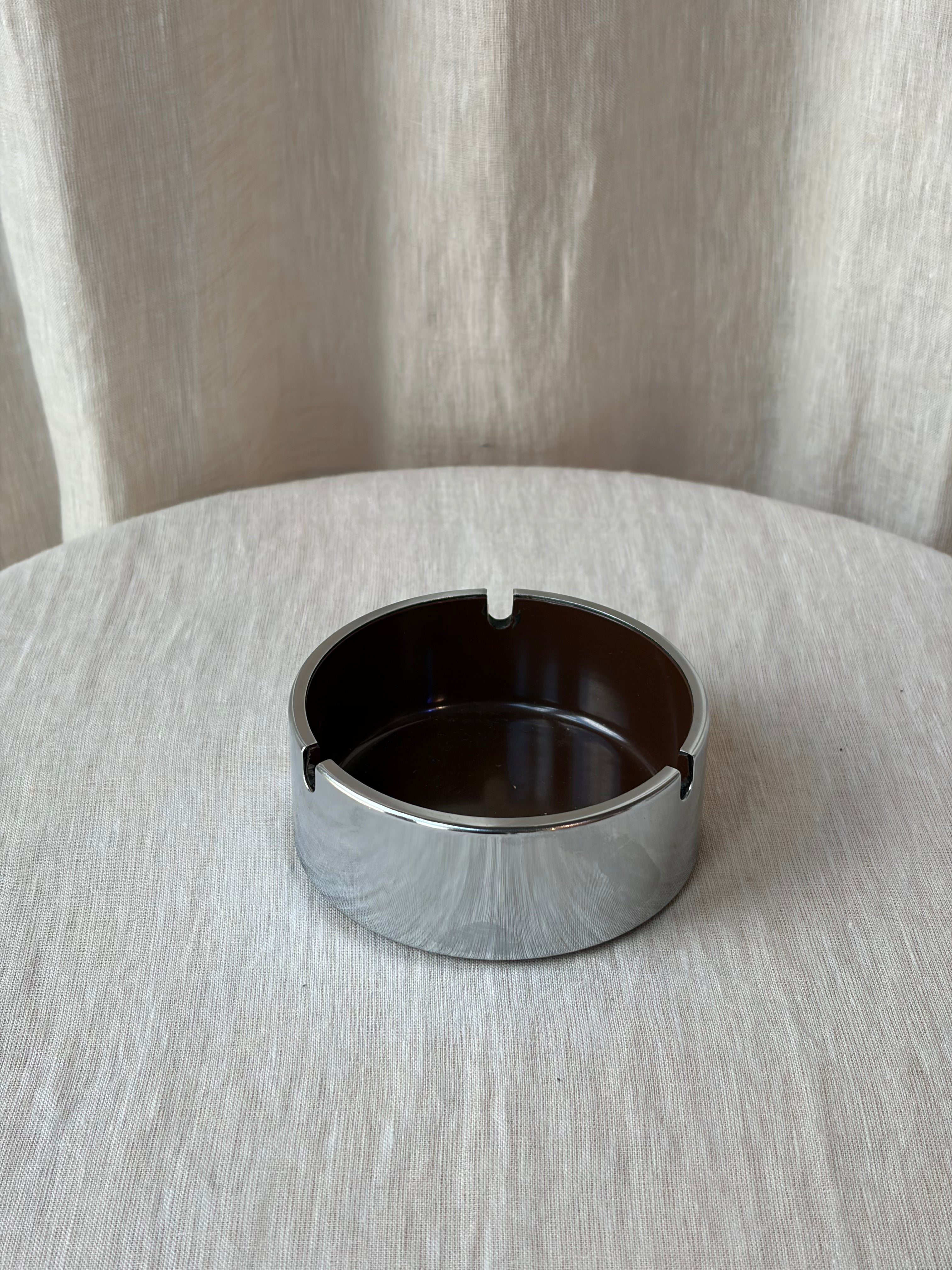 Maroon Maru Ash Tray