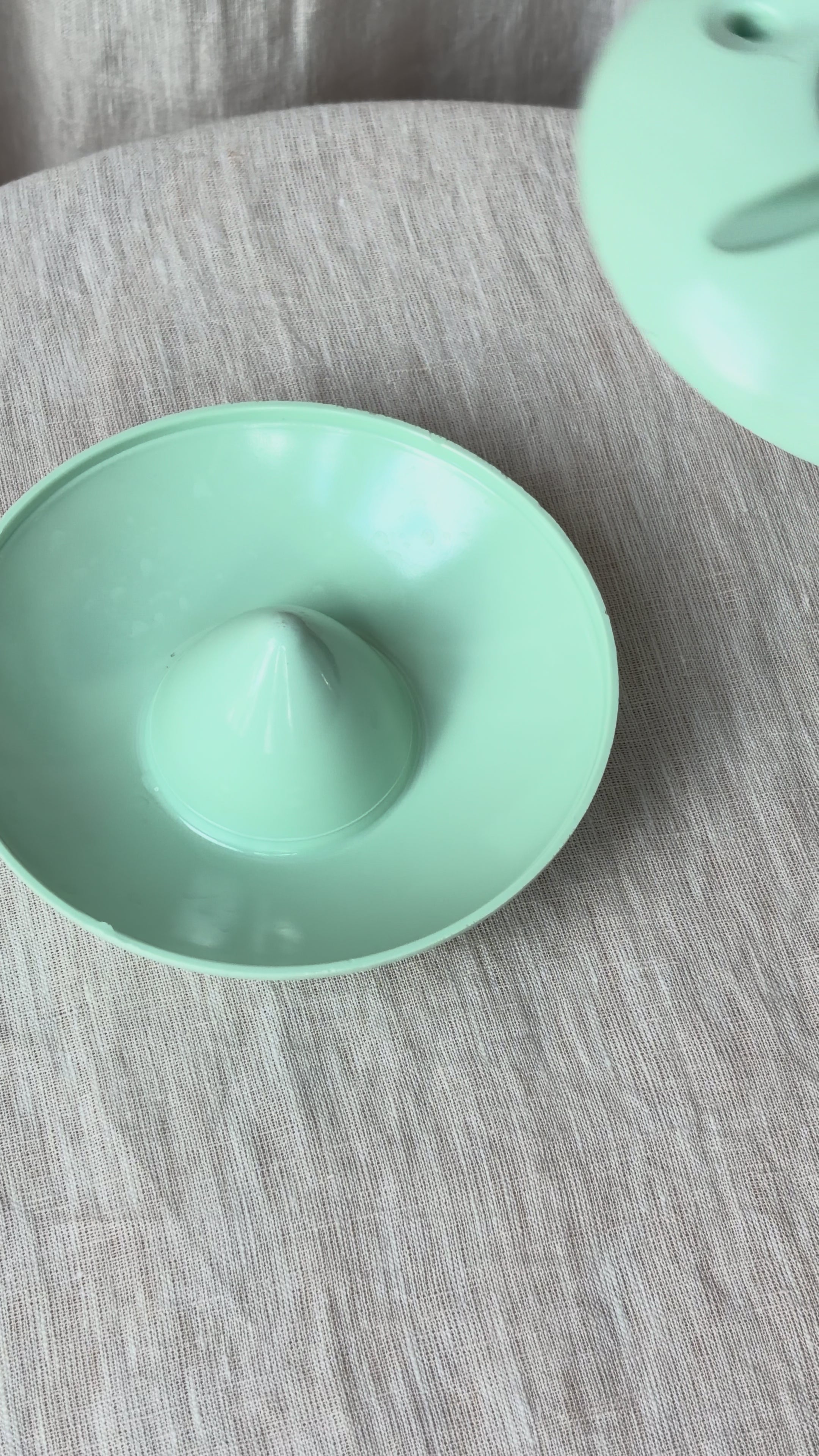 Mint Space Age Ash Tray